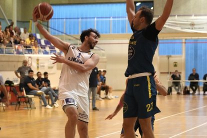 Trofeo Alimentos de Valladolid: UEMC Real Valladolid-Ourense Baloncesto. / JUAN MIGUEL LOSTAU.