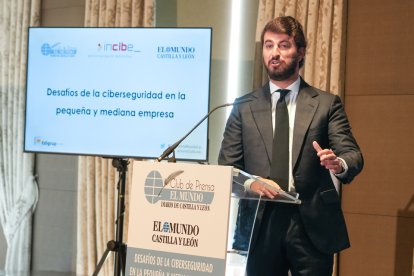 Juan García-Gallardo, vicepresidente de la Junta de Castilla y León, en el Club de Prensa El Mundo – Diario de Castilla y León ‘Desafíos de la ciberseguridad en la pequeña y mediana empresa’. -J. M. LOSTAU