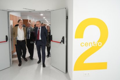 Inauguración del Edificio Mergelina. J.M. LOSTAU