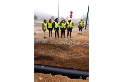 Jesús Julio Carnero y Juan Carlos Suárez-Quiñones visitan las obras de la red de calor de Valladolid.-ICAL