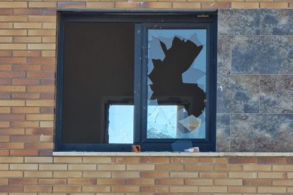 Chalets abandonados y vandalizados en Arroyo de la Encomienda (Valladolid).- PHOTOGENIC
