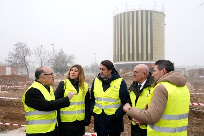 Jesús Julio Carnero y Juan Carlos Suárez-Quiñones visitan las obras de la red de calor de Valladolid.-ICAL