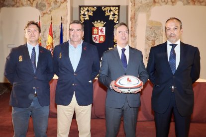 Pedro Sardina, Gabriel Sáez, Enrique Sánchez Guijo y José Antonio Garrote posan en la presentación del proyecto Castilla y León Iberians. / PHOTOGENIC