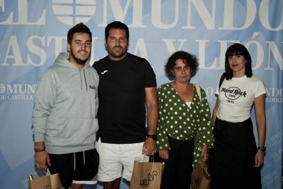 Entrega de premios de la VIII Liga Mundo Pádel y Liga LIP Interclubes. / PHOTOGENIC