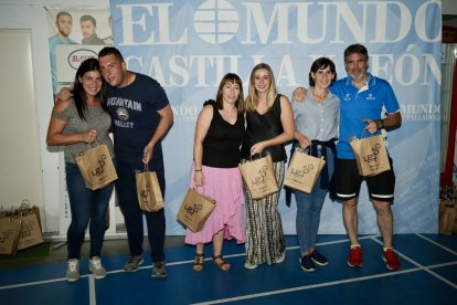 Entrega de premios de la VIII Liga Mundo Pádel y Liga LIP Interclubes. / PHOTOGENIC