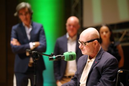 El periodista Vicente Ballester con su Premio Especial Honorífico. ICAL