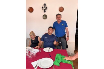 Ronaldo hace parada en Medina de Rioseco en su recorrido en el Camino de Santiago. / E. M.