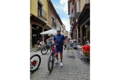 Ronaldo a su paso por Medina de Rioseco. / E. M.