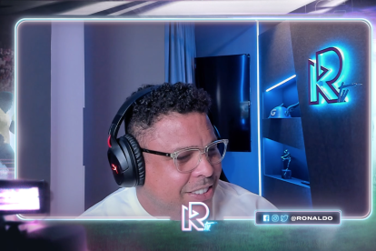 Ronaldo Nazario en su canal de Twitch. / E.M.