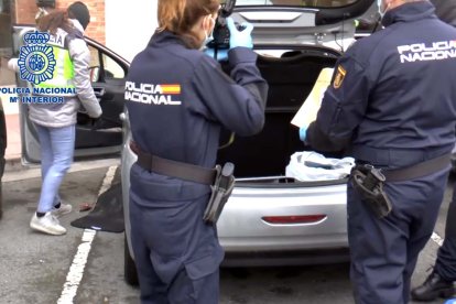 Despliegue policial en Miranda de Ebro en Burgos por las cartas bomba que salieron de Burgos y pasaron por Valladolid.-ICAL