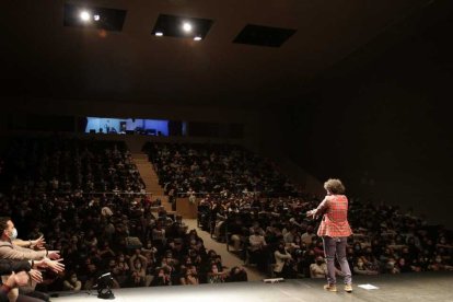 Miguel de Lucas dirige el acto en el Auditorio de Laguna de Duero. / E.M.