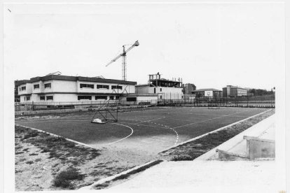 Construcción del centro cívico de Las Delicias en 1983.- ARCHIVO MUNICIPAL DE VALLADOLID