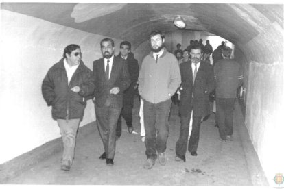 El entonces alcalde Tomás Rodríguez Bolaños en el túnel de Las Delicias en 1986.- ARCHIVO MUNICIPAL DE VALLADOLID