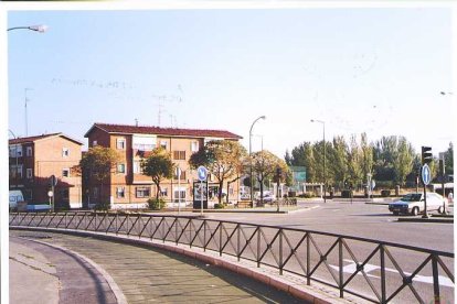 Bloque de viviendas 'Las Viudas' de Las Delicias en 2001.- ARCHIVO MUNICIPAL DE VALLADOLID