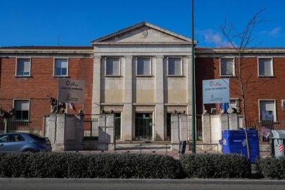 Instituto de Formación Profesional Juan de Herrera en la Avenida de Segovia en Las Delicias.- J. M. LOSTAU