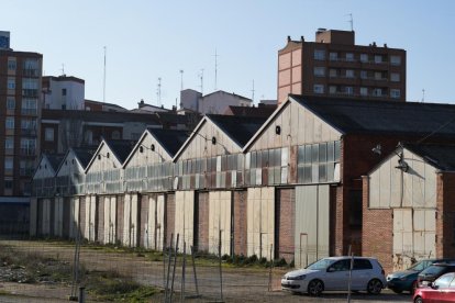 Barrio de Las Delicias, talleres de Renfe desde la Avenida de Segovia.- J. M. LOSTAU