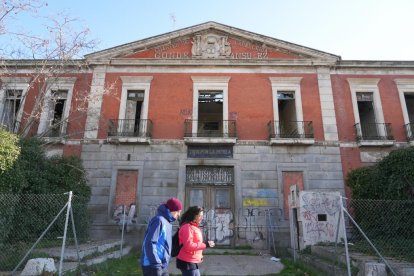 Barrio de Las Delicias, antiguo Cuartel de Caballería Conde Ansúrez en el Paseo Arco de Ladrillo.- J. M. LOSTAU