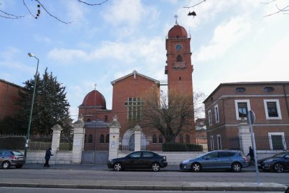 Barrio de Las Delicias, Iglesia del Carmen frente a Plaza del Carmen.- J. M. LOSTAU