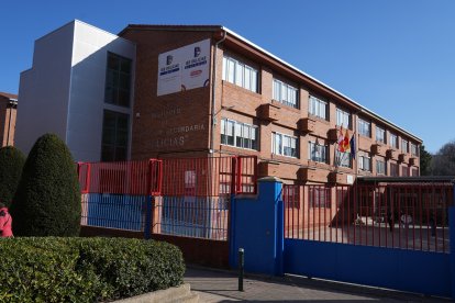 Barrio de Las Delicias, IES Delicias en el Paseo de Juan Carlos I.- J. M. LOSTAU