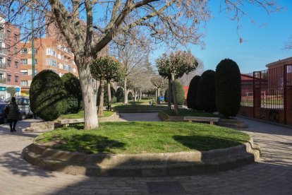 Barrio de Las Delicias, Paseo de Juan Carlos I.- J. M. LOSTAU