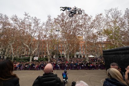 Exhibición tras el Desfile de Banderas de Pingüinos 2024. -PHOTOGENIC