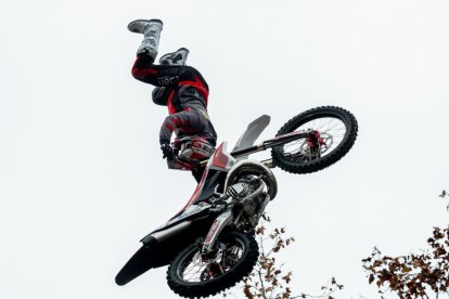 Exhibición tras el Desfile de Banderas de Pingüinos 2024. -PHOTOGENIC