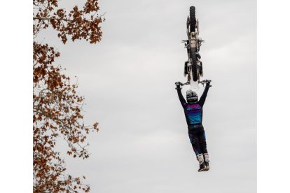 Exhibición tras el Desfile de Banderas de Pingüinos 2024. -PHOTOGENIC