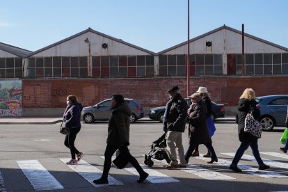 Barrio de Las Delicias, talleres de Renfe desde la Avenida de Segovia.- J. M. LOSTAU