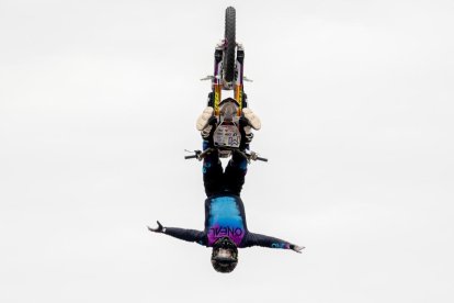 Exhibición tras el Desfile de Banderas de Pingüinos 2024. -PHOTOGENIC