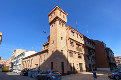 Barrio de Las Delicias, Obra Social María Milagrosa en calle Huelva con calle Algeciras.- J. M. LOSTAU