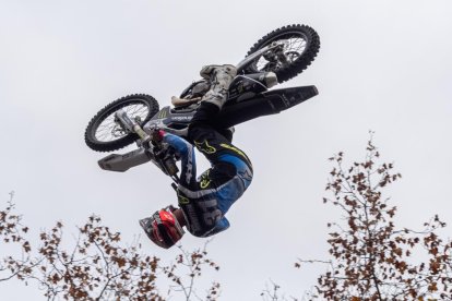 Exhibición tras el Desfile de Banderas de Pingüinos 2024. -PHOTOGENIC