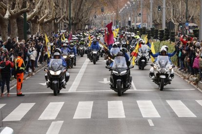 El equipo de Turismo encabeza el Desfile de Banderas de Pingüinos 2024. -AYUNTAMIENTO VALLADOLID