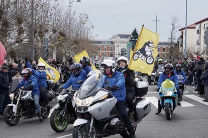 El equipo de Turismoto en el Desfile de Banderas de Pingüinos 2024. -ICAL