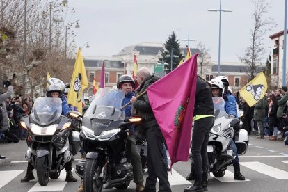 El equipo de Turismoto en el Desfile de Banderas de Pingüinos 2024. -ICAL
