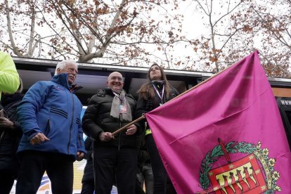 El alcalde de Valladolid Jesus Julio Carnero, asiste al Desfile de Banderas en Pingüinos 2024. -ICAL