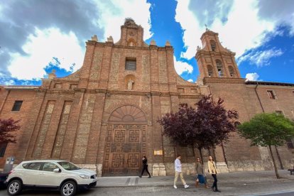 Colegio de los Ingleses en la calle Don Sancho en el Barrio de San Juan. -J.M. LOSTAU