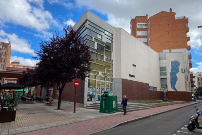 Centro Cívico Bailarín Vicente Escudero desde la calle Santa Lucía en el Barrio de San Juan. -J.M. LOSTAU