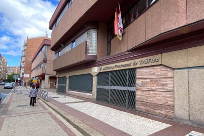Jefatura Provincial de Tráfico en la calle de la Verbena en el Barrio de San Juan. -J.M. LOSTAU