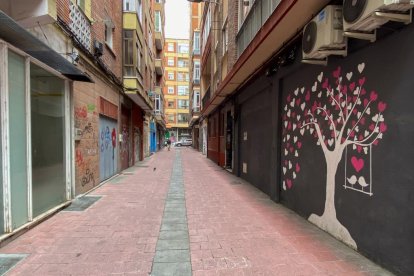 Calle de las Comunidades en el Barrio de San Juan. -J.M. LOSTAU