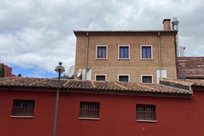 Colegio de los Ingleses desde la calle Santa Lucía en el Barrio de San Juan. -J.M. LOSTAU