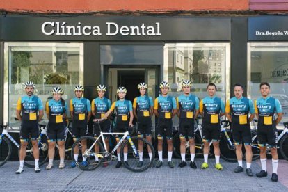Estela Domínguez, cuarta por la izquierda, en la presentación del Bikery. / FMC