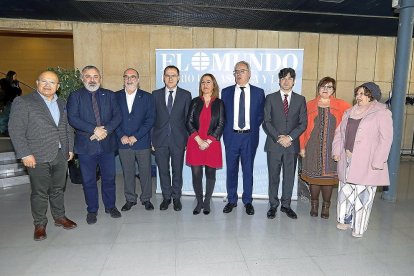 Faustino Sánchez (León), Pedro Luis de la Fuente (Burgos), Miguel Latorre (Soria), Ángel Blanco (Zamora), Virginia Barcones (delegada del Gobierno), Ángel Domingo Miguel (Palencia), Arturo Barral (Ávila), Helena Caballero (Valladolid) y María Encarnación Pérez (Salamanca), ayer, en el Auditorio de la Feria de Valladolid.