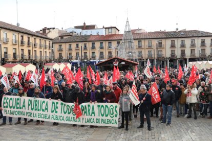 Manifestación en Palencia de CCOO y UGT en defensa de la democracia. ICAL