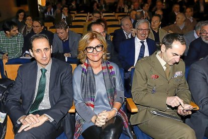 Ángel Pozo (Unicaja), María José Rivera y Vicente González.