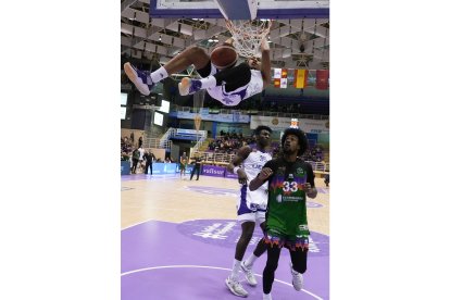 UEMC Real Valladolid Baloncesto - Cáceres. / LOSTAU