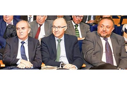 Tomas Quintana (Procurador del Común), Ramiro Ruiz Medrano y Gerardo Álvarez Courel.