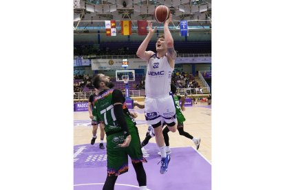 UEMC Real Valladolid Baloncesto - Cáceres. / LOSTAU