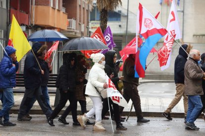 Manifestación en Ponferrada de CCOO y UGT en defensa de la democracia. ICAL