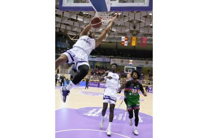 UEMC Real Valladolid Baloncesto - Cáceres. / LOSTAU