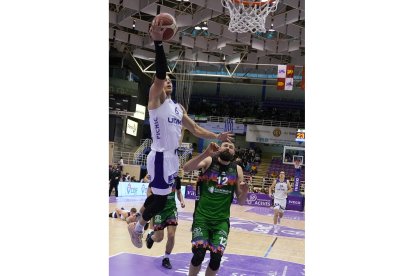 UEMC Real Valladolid Baloncesto - Cáceres. / LOSTAU